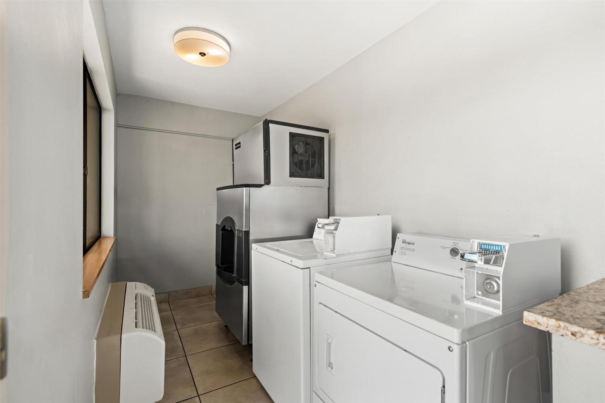 Best Western Desert Villa Inn Barstow Bagian luar foto