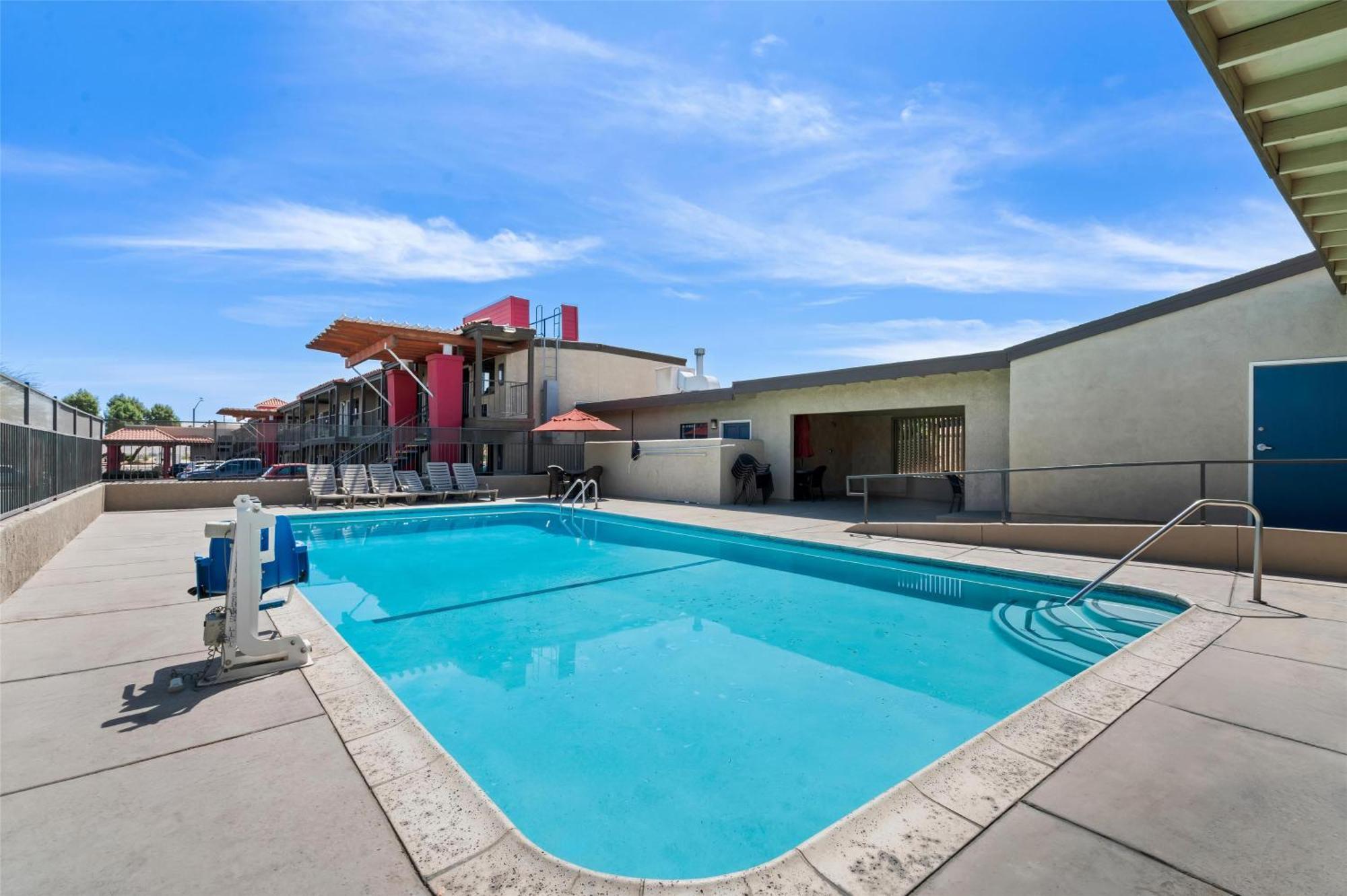 Best Western Desert Villa Inn Barstow Bagian luar foto